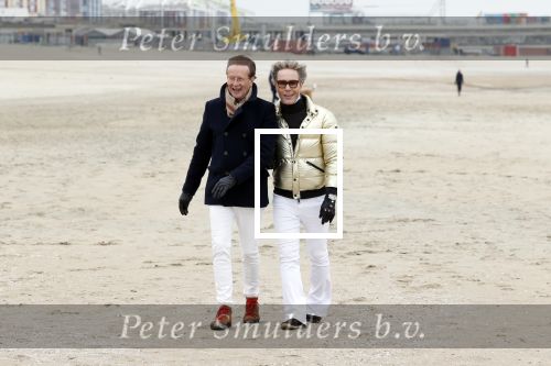 Scheveningen 20 maart 2020
Frank en Rogier met hun honden op het strand.