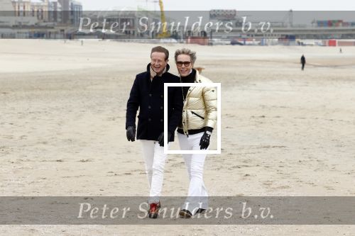Scheveningen 20 maart 2020
Frank en Rogier met hun honden op het strand.