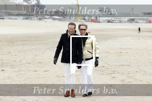 Scheveningen 20 maart 2020
Frank en Rogier met hun honden op het strand.
