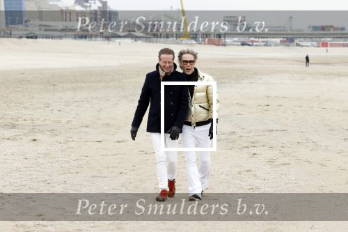 Scheveningen 20 maart 2020
Frank en Rogier met hun honden op het strand.