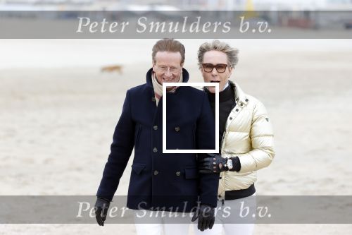 Scheveningen 20 maart 2020
Frank en Rogier met hun honden op het strand.