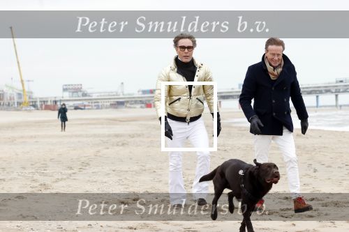 Scheveningen 20 maart 2020
Frank en Rogier met hun honden op het strand.
