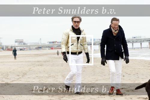 Scheveningen 20 maart 2020
Frank en Rogier met hun honden op het strand.