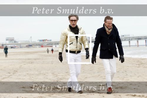 Scheveningen 20 maart 2020
Frank en Rogier met hun honden op het strand.