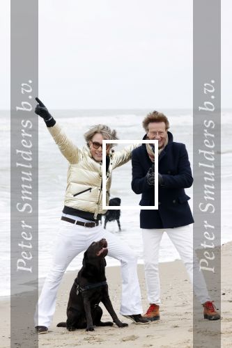 Scheveningen 20 maart 2020
Frank en Rogier met hun honden op het strand.