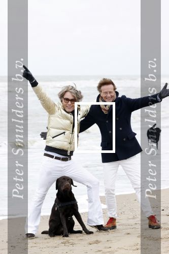 Scheveningen 20 maart 2020
Frank en Rogier met hun honden op het strand.