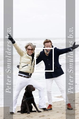 Scheveningen 20 maart 2020
Frank en Rogier met hun honden op het strand.