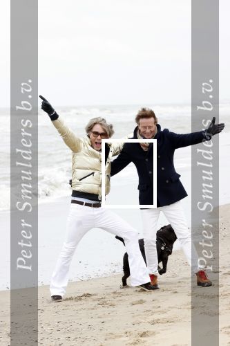 Scheveningen 20 maart 2020
Frank en Rogier met hun honden op het strand.