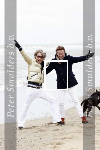 Scheveningen 20 maart 2020
Frank en Rogier met hun honden op het strand.