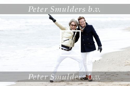 Scheveningen  20 maart 2020
Frank en Rogier met hun honden op het strand