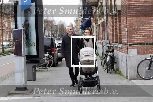 Amsterdam 18 maart 2020
Fulko v Kooperen met zijn vriendin achter de kinderwagen