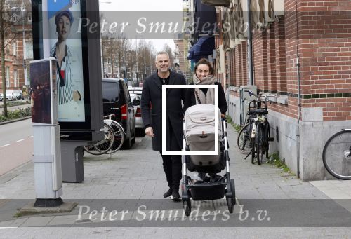 Amsterdam 18 maart 2020
Fulko v Kooperen met zijn vriendin achter de kinderwagen