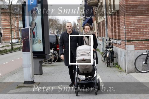 Amsterdam 18 maart 2020
Fulko v Kooperen met zijn vriendin achter de kinderwagen