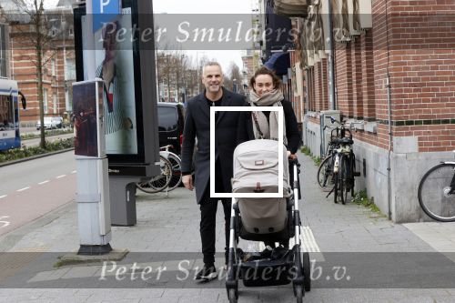 Amsterdam 18 maart 2020
Fulko v Kooperen met zijn vriendin achter de kinderwagen
