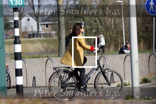Den Haag 21 maart 2020
Irma Sluis gaat met haar dochter fietsen vanaf haar huis