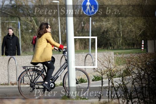 Den Haag 21 maart 2020
Irma Sluis gaat met haar dochter fietsen vanaf haar huis