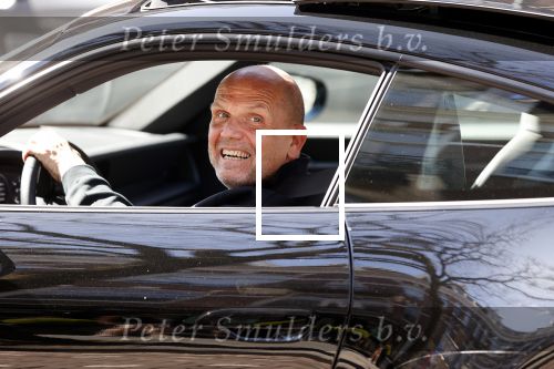 Amsterdam 11 april 2020
Jaap v Zweden met mondkapje op in zijn porsche 911