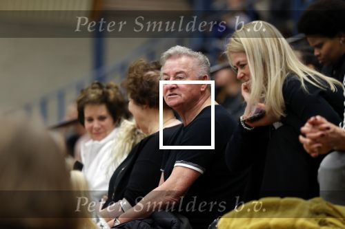 Volendam 8 maart 2020
Kwartfinale NK Turnen in Volendam . Jan Keizer en zijn vrouw komen hun kleindochter Lucy aanmoedigen .