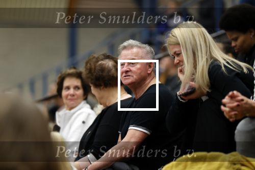 Volendam 8 maart 2020
Kwartfinale NK Turnen in Volendam . Jan Keizer en zijn vrouw komen hun kleindochter Lucy aanmoedigen .