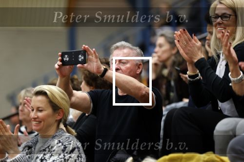 Volendam 8 maart 2020
Kwartfinale NK Turnen in Volendam . Jan Keizer en zijn vrouw komen hun kleindochter Lucy aanmoedigen .