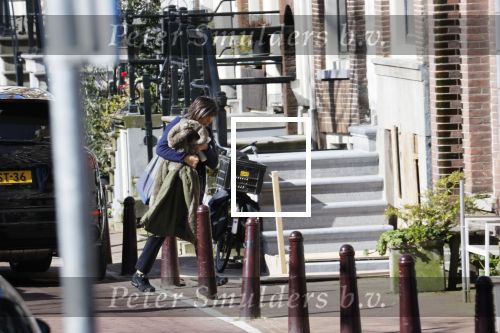 Amsterdam 23 maart 2020
Matthijs v Nieuwkerk brengt zijn vrouw Karin v Munster naar hun huis op de gracht . Vervolgens rijdt hij naar zijn eigen appartement in complex Pontsteiger . Na daar een uurtje geweest te zijn rijdt hij op zijn fiets naar de westergasfabriek waar DWDD opgenomen wordt.