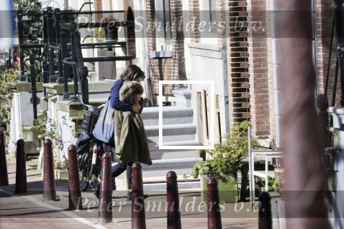 Amsterdam 23 maart 2020
Matthijs v Nieuwkerk brengt zijn vrouw Karin v Munster naar hun huis op de gracht . Vervolgens rijdt hij naar zijn eigen appartement in complex Pontsteiger . Na daar een uurtje geweest te zijn rijdt hij op zijn fiets naar de westergasfabriek waar DWDD opgenomen wordt.