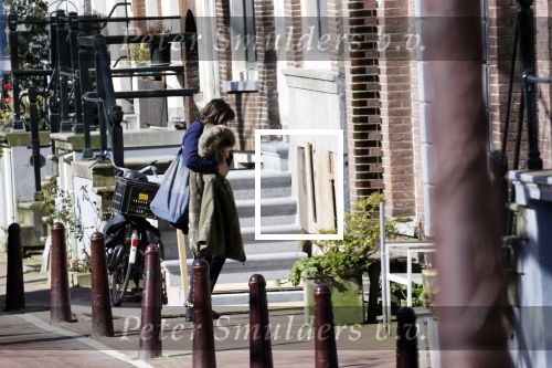 Amsterdam 23 maart 2020
Matthijs v Nieuwkerk brengt zijn vrouw Karin v Munster naar hun huis op de gracht . Vervolgens rijdt hij naar zijn eigen appartement in complex Pontsteiger . Na daar een uurtje geweest te zijn rijdt hij op zijn fiets naar de westergasfabriek waar DWDD opgenomen wordt.