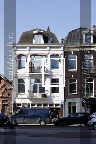 Amsterdam 7 april 2020
Huis van Marc Marie Huijbregts en zijn partner. Ze hebben twee appartementen boven elkaar.