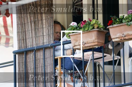 Amsterdam 11 april 2020
Marc marie Huijbregts verschuilt zich op zijn balkon