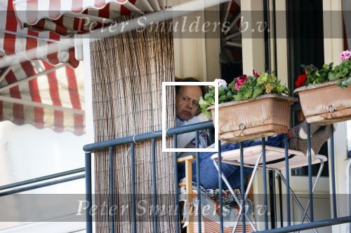 Amsterdam 11 april 2020
Marc marie Huijbregts verschuilt zich op zijn balkon