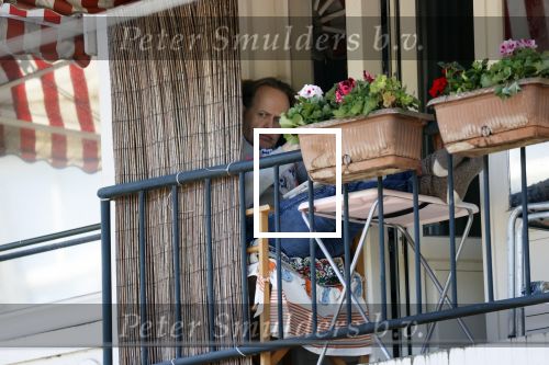 Amsterdam 11 april 2020
Marc marie Huijbregts verschuilt zich op zijn balkon