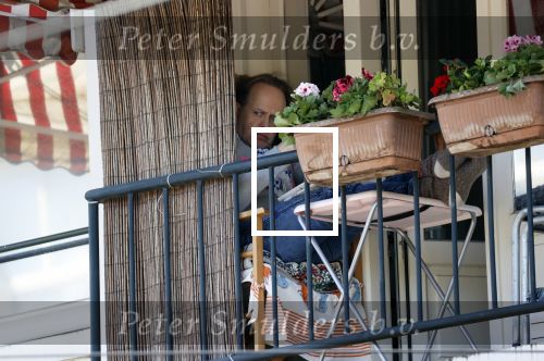 Amsterdam 11 april 2020
Marc marie Huijbregts verschuilt zich op zijn balkon
