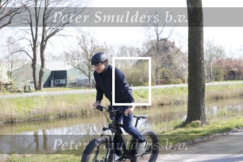 Stompetoren 9 april 2020
Marco Borsato woont nog steeds bij zijn moeder Mary . Marco gaat regelmatig met zijn mountainbike fietsen.