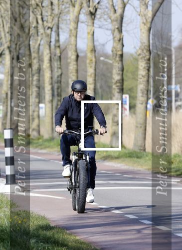 Stompetoren 9 april 2020
Marco Borsato woont nog steeds bij zijn moeder Mary . Marco gaat regelmatig met zijn mountainbike fietsen.