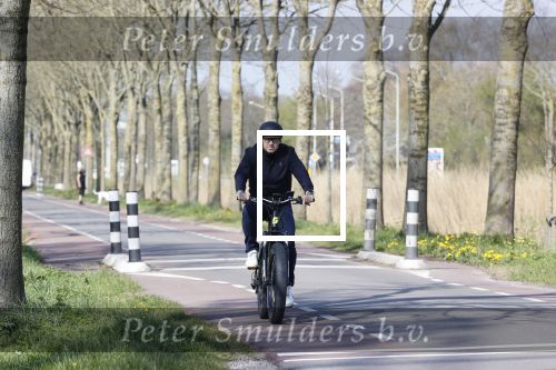 Stompetoren 9 april 2020
Marco Borsato woont nog steeds bij zijn moeder Mary . Marco gaat regelmatig met zijn mountainbike fietsen.