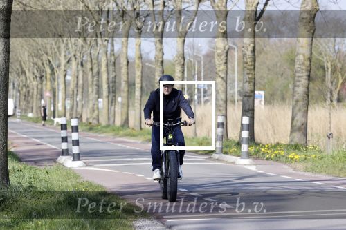 Stompetoren 9 april 2020
Marco Borsato woont nog steeds bij zijn moeder Mary . Marco gaat regelmatig met zijn mountainbike fietsen.
