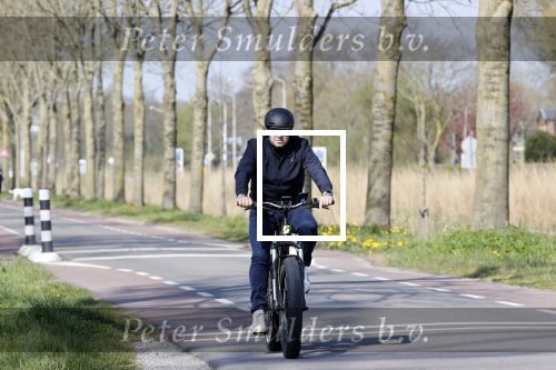 Stompetoren 9 april 2020
Marco Borsato woont nog steeds bij zijn moeder Mary . Marco gaat regelmatig met zijn mountainbike fietsen.