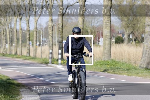 Stompetoren 9 april 2020
Marco Borsato woont nog steeds bij zijn moeder Mary . Marco gaat regelmatig met zijn mountainbike fietsen.