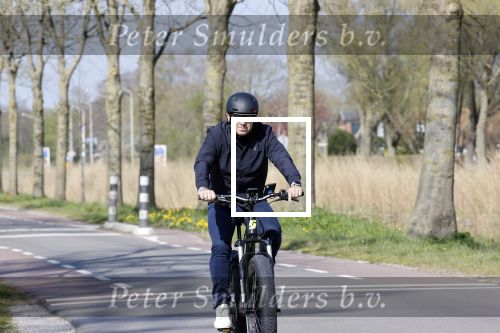 Stompetoren 9 april 2020
Marco Borsato woont nog steeds bij zijn moeder Mary . Marco gaat regelmatig met zijn mountainbike fietsen.