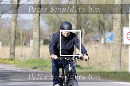 Stompetoren 9 april 2020
Marco Borsato woont nog steeds bij zijn moeder Mary . Marco gaat regelmatig met zijn mountainbike fietsen.