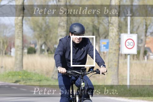 Stompetoren 9 april 2020
Marco Borsato woont nog steeds bij zijn moeder Mary . Marco gaat regelmatig met zijn mountainbike fietsen.