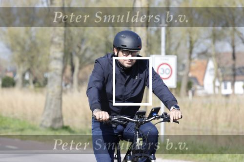 Stompetoren 9 april 2020
Marco Borsato woont nog steeds bij zijn moeder Mary . Marco gaat regelmatig met zijn mountainbike fietsen.