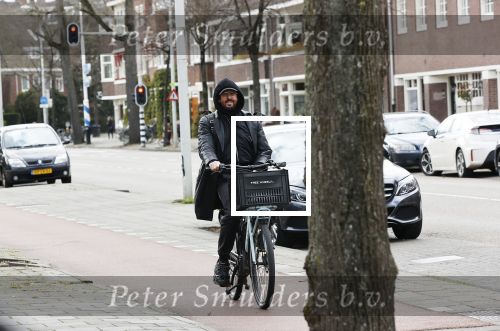 Amsterdam 1 april 2020
Mari v d Ven helemaal ingepakt op de fiets in Amsterdam zuid .