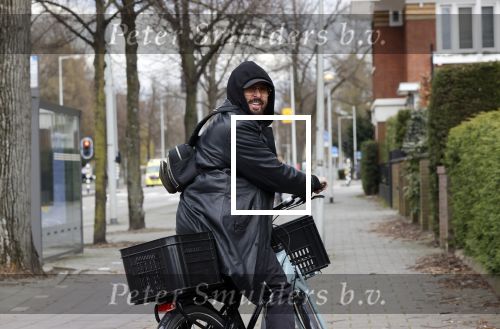 Amsterdam 1 april 2020
Mari v d Ven helemaal ingepakt op de fiets in Amsterdam zuid .