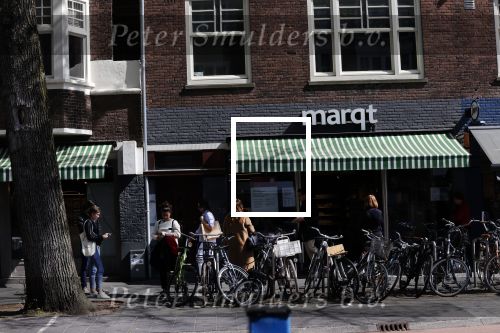 Amsterdam 17 april 2020
Bij Marqt staan mensen buiten te wachten ivm het corona virus