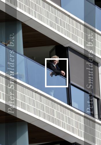 Amsterdam 23 maart 2020
Matthijs v Nieuwkerk brengt zijn vrouw Karin v Munster naar hun huis op de gracht . Vervolgens rijdt hij naar zijn eigen appartement in complex Pontsteiger . Na daar een uurtje geweest te zijn rijdt hij op zijn fiets naar de westergasfabriek waar DWDD opgenomen wordt.