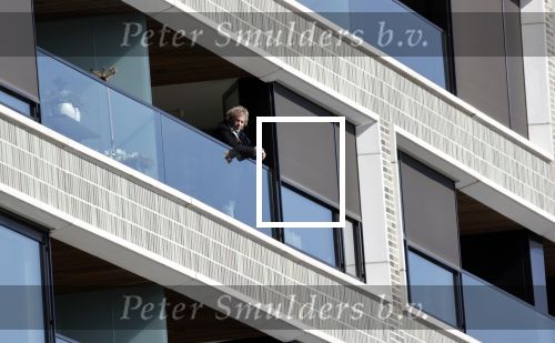 Amsterdam 23 maart 2020
Matthijs v Nieuwkerk brengt zijn vrouw Karin v Munster naar hun huis op de gracht . Vervolgens rijdt hij naar zijn eigen appartement in complex Pontsteiger . Na daar een uurtje geweest te zijn rijdt hij op zijn fiets naar de westergasfabriek waar DWDD opgenomen wordt.