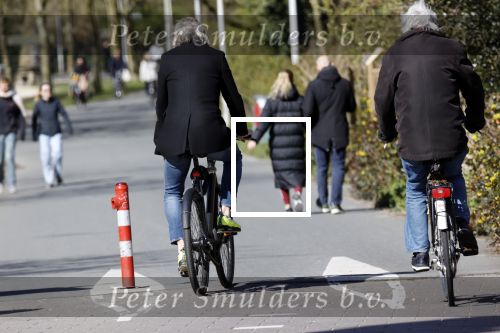 Amsterdam 23 maart 2020
Matthijs v Nieuwkerk brengt zijn vrouw Karin v Munster naar hun huis op de gracht . Vervolgens rijdt hij naar zijn eigen appartement in complex Pontsteiger . Na daar een uurtje geweest te zijn rijdt hij op zijn fiets naar de westergasfabriek waar DWDD opgenomen wordt.