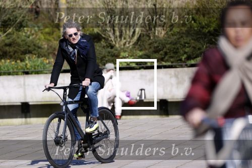 Amsterdam 23 maart 2020
Matthijs v Nieuwkerk brengt zijn vrouw Karin v Munster naar hun huis op de gracht . Vervolgens rijdt hij naar zijn eigen appartement in complex Pontsteiger . Na daar een uurtje geweest te zijn rijdt hij op zijn fiets naar de westergasfabriek waar DWDD opgenomen wordt.