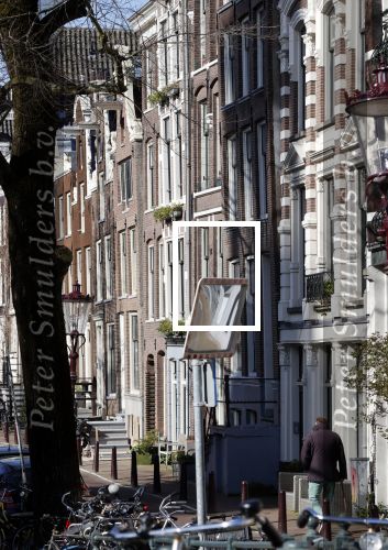 Amsterdam 23 maart 2020
Matthijs v Nieuwkerk brengt zijn vrouw Karin v Munster naar hun huis op de gracht . Vervolgens rijdt hij naar zijn eigen appartement in complex Pontsteiger . Na daar een uurtje geweest te zijn rijdt hij op zijn fiets naar de westergasfabriek waar DWDD opgenomen wordt.